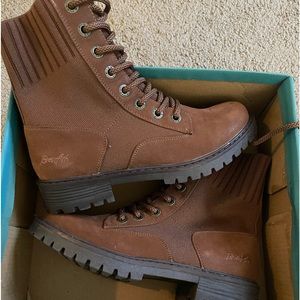 Women’s size 7 brown boots